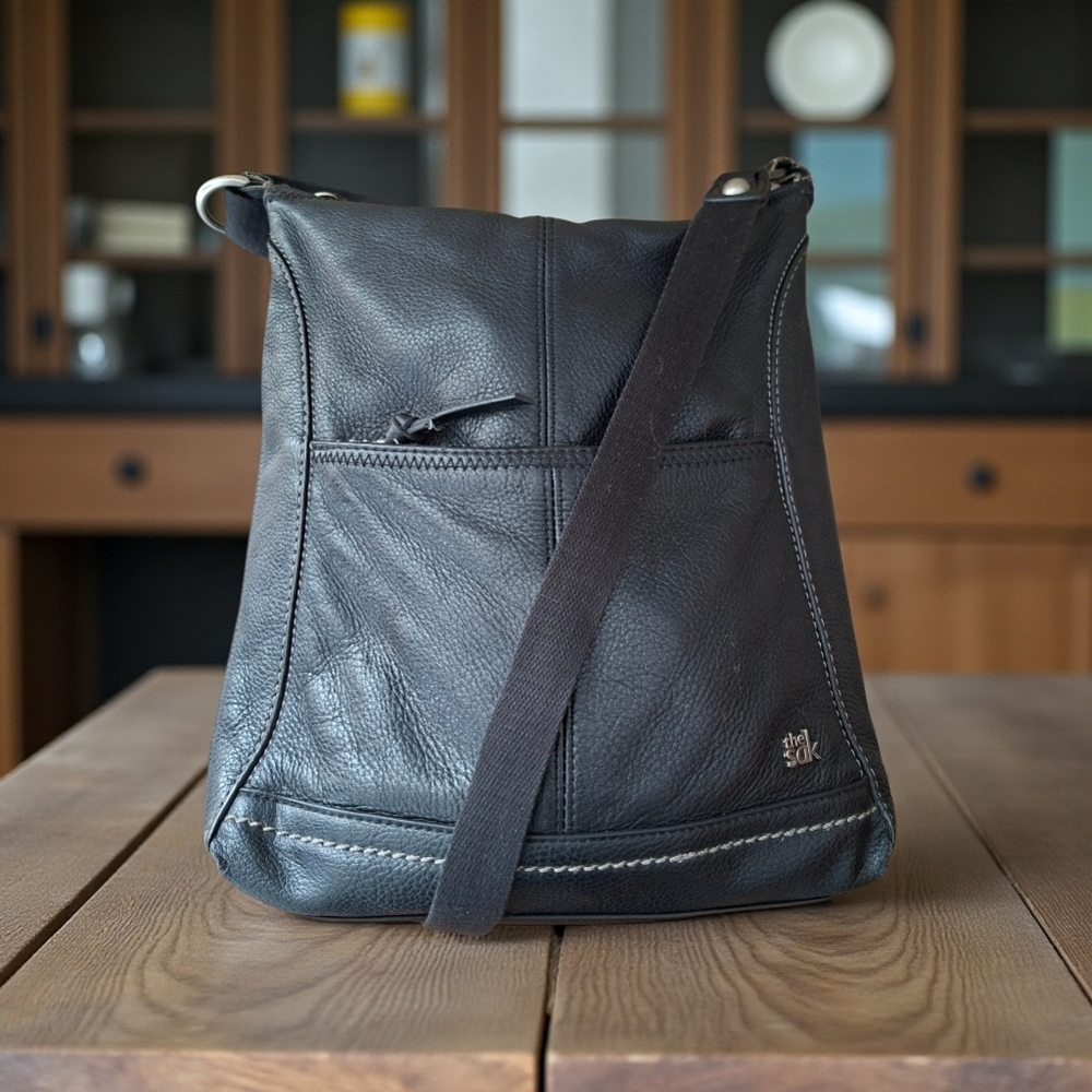 The Sak Black Leather Crossbody Bag Shoulder Bag Adjustable Strap